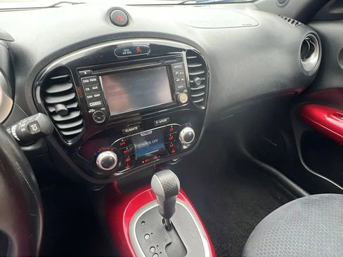 Used 2015 Nissan Juke SV w/ Technology Package image 16