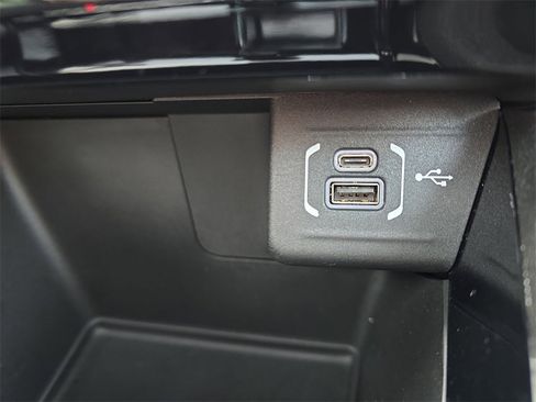 New 2025 Jeep Compass Latitude w/ Sun & Sound Group image 22