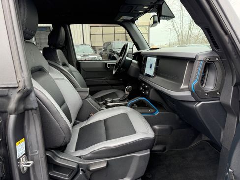 Used 2024 Ford Bronco Black Diamond image 11