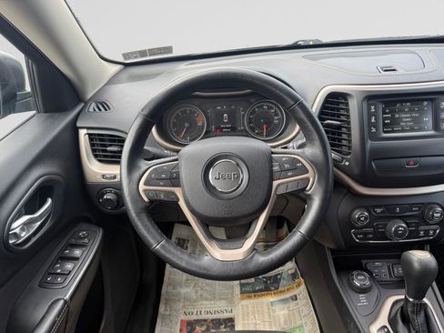 Used 2016 Jeep Cherokee Sport w/ Cold Weather Group AWD/4WD image 12