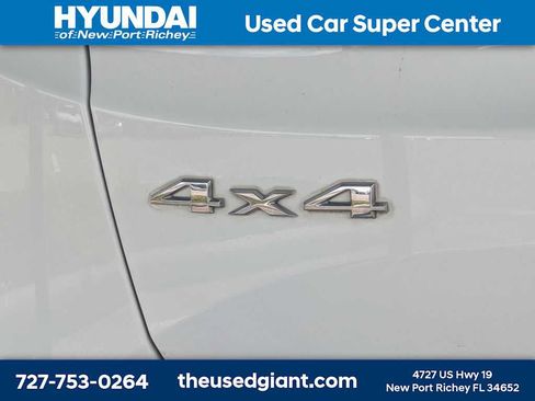 Used 2018 Jeep Renegade Latitude w/ Cold Weather Group AWD/4WD image 16