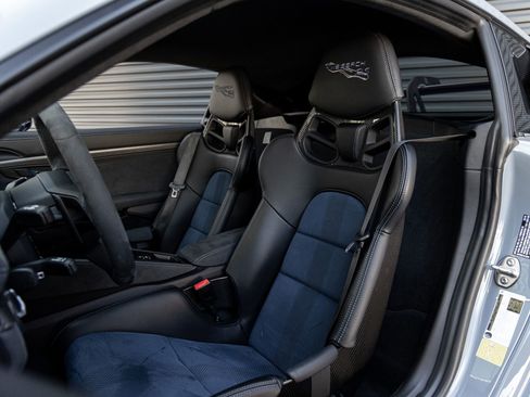 Certified 2025 Porsche 718 Cayman GT4 RS RWD image 5