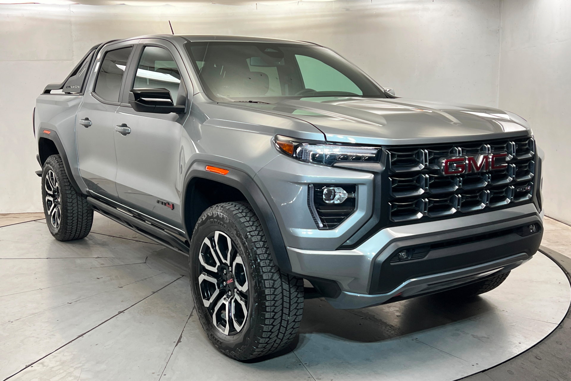 Used 2025 GMC Canyon AT4 w/ Nightfall Edition AWD/4WD image 8