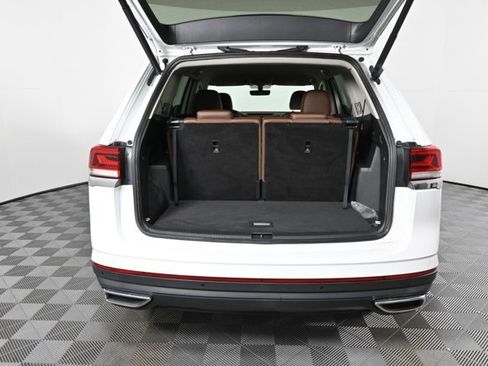 Certified 2022 Volkswagen Atlas SE w/ Black Wheel Package image 9