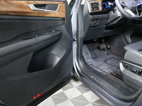 Used 2024 Volkswagen Atlas SE image 7