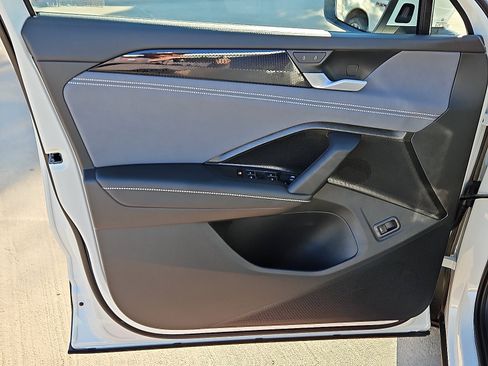 New 2026 Volkswagen Tiguan SE image 13