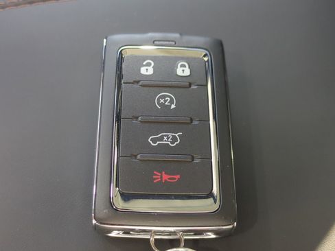 New 2025 Jeep Grand Cherokee L Summit w/ Advanced Protech Group IV image 32