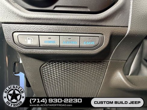 Used 2025 Jeep Wrangler Unlimited Sahara w/ Safety Group AWD/4WD image 26
