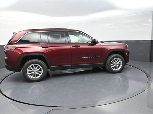 New 2025 Jeep Grand Cherokee Laredo image 8