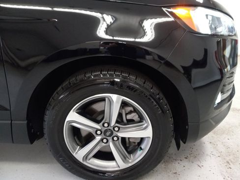 Used 2023 Ford Edge SEL w/ Convenience Package image 3