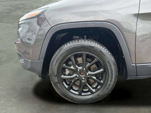 Used 2014 Jeep Cherokee Latitude w/ Comfort/Convenience Group image 39