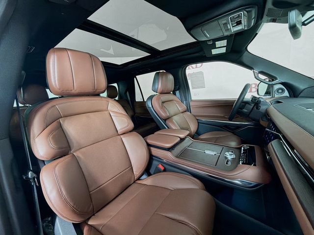 New 2026 Lincoln Navigator Reserve AWD/4WD image 32