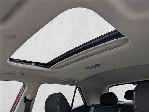 New 2025 Hyundai Venue SEL image 17