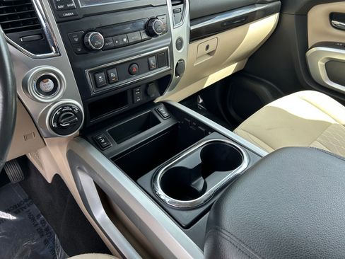 Used 2017 Nissan Titan SV image 18