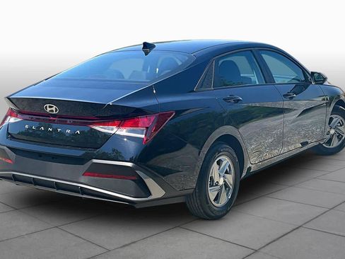 Used 2026 Hyundai Elantra SE FWD image 13