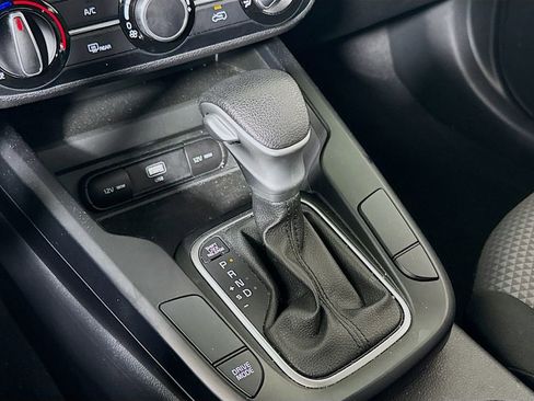 Used 2023 Kia Soul LX w/ LX Technology Package image 16