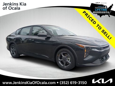 New 2025 Kia K4 LXS image 1