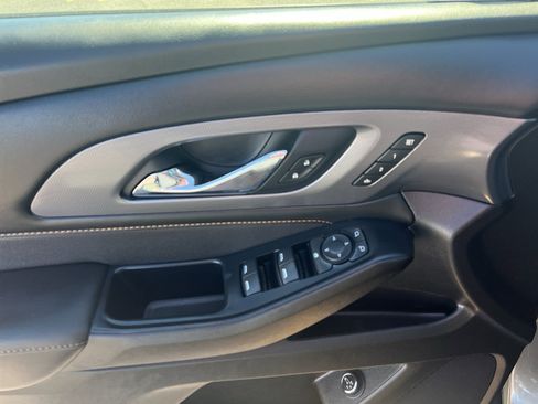 Used 2021 Chevrolet Traverse Premier image 11