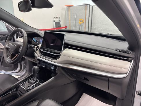 Used 2025 Jeep Compass Limited image 16