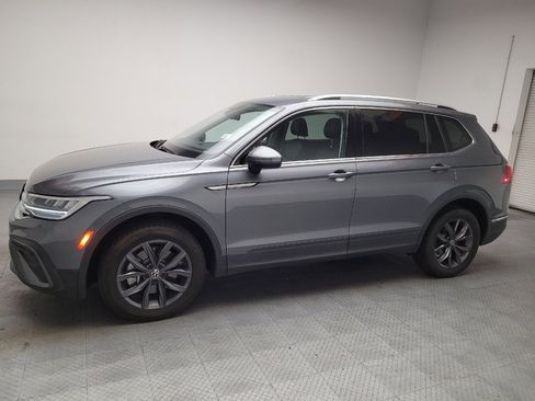 Used 2022 Volkswagen Tiguan SE FWD image 2
