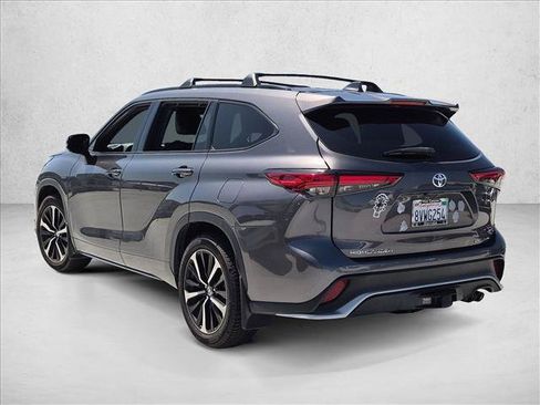 Used 2021 Toyota Highlander XSE AWD/4WD image 7