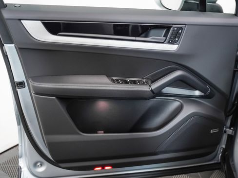 New 2026 Porsche Cayenne image 24