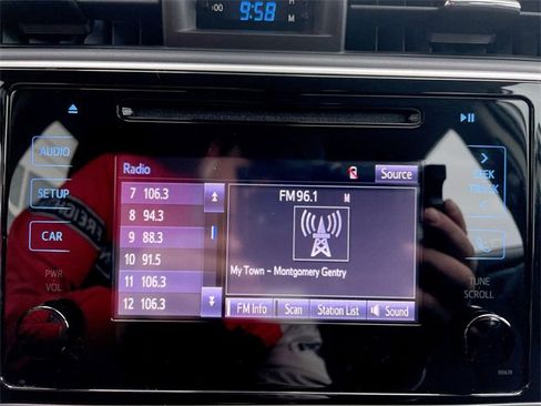 Used 2019 Toyota Corolla L image 16