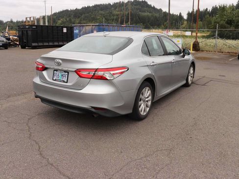 Used 2020 Toyota Camry LE FWD image 5