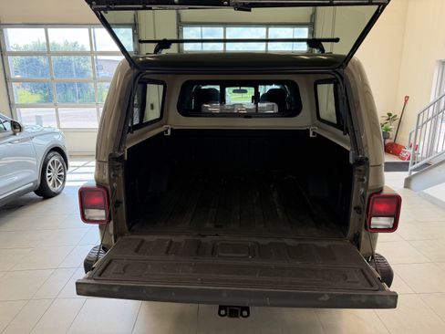 Used 2020 Jeep Gladiator Rubicon w/ Trailer Tow Package AWD/4WD image 6