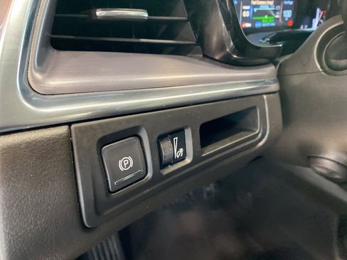 Used 2019 Cadillac XT5 Luxury w/ Advanced Security Package image 19