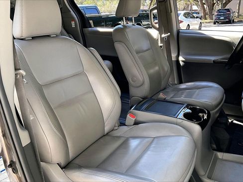 Used 2019 Toyota Sienna XLE Premium image 26