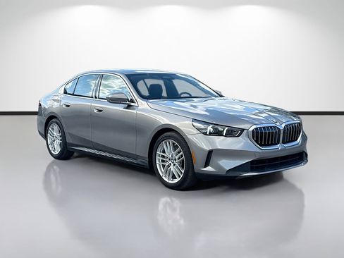 Used 2024 BMW 530i w/ Premium Package RWD image 7