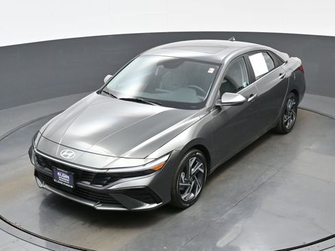 Certified 2025 Hyundai Elantra Limited image 34