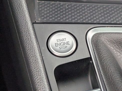 Used 2025 Volkswagen Jetta SE w/ Sunroof Package FWD image 31