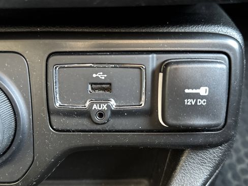 Used 2023 Jeep Renegade Latitude w/ Premium Group image 14