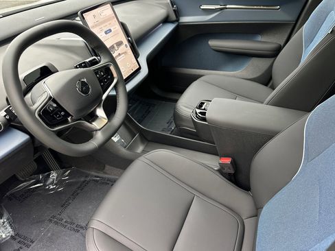 New 2026 Volvo EX30 Cross Country Ultra image 8