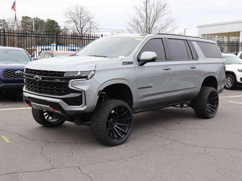 Used 2024 Chevrolet Suburban Z71 w/ Luxury Package image 16