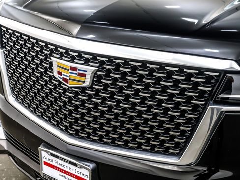 Used 2024 Cadillac Escalade ESV Luxury image 13