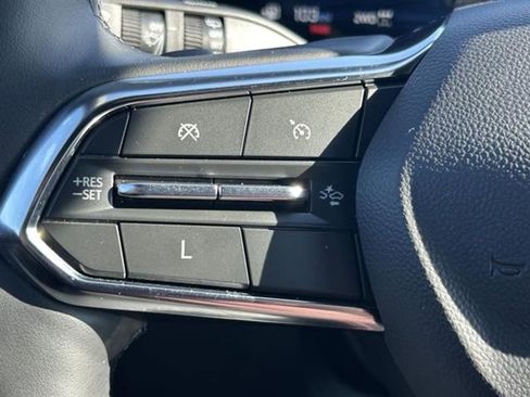 Used 2025 Chevrolet Equinox LT w/ Convenience Package II image 16