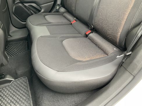 Used 2023 Jeep Renegade Latitude AWD/4WD image 34