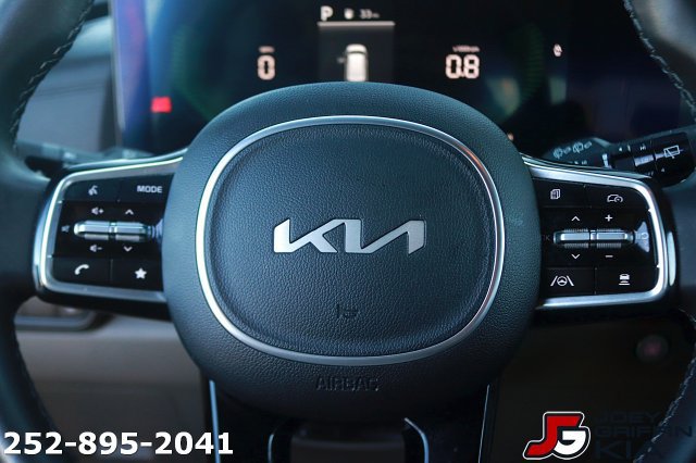Certified 2026 Kia Carnival FWD image 18