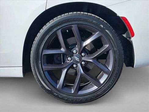 Used 2018 Dodge Charger SXT RWD image 26