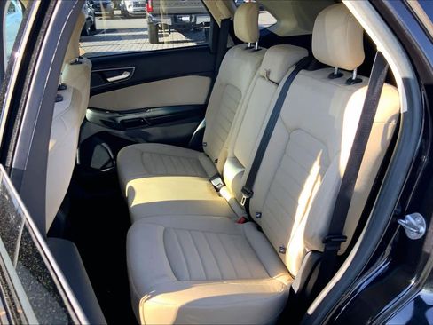 Used 2019 Ford Edge SE FWD image 20