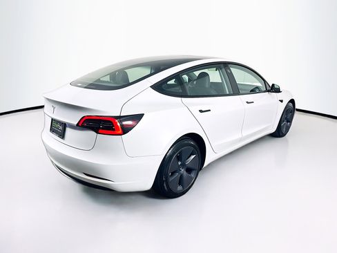 Used 2023 Tesla Model 3 Standard Range image 9