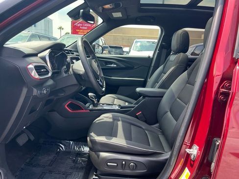 Used 2023 Chevrolet TrailBlazer RS w/ Sun and Liftgate Package FWD image 9