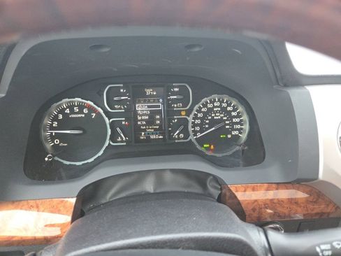 Used 2021 Toyota Tundra 4x4 CrewMax image 18