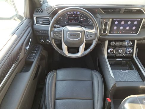 Used 2021 GMC Yukon Denali w/ Denali Premium Package image 11