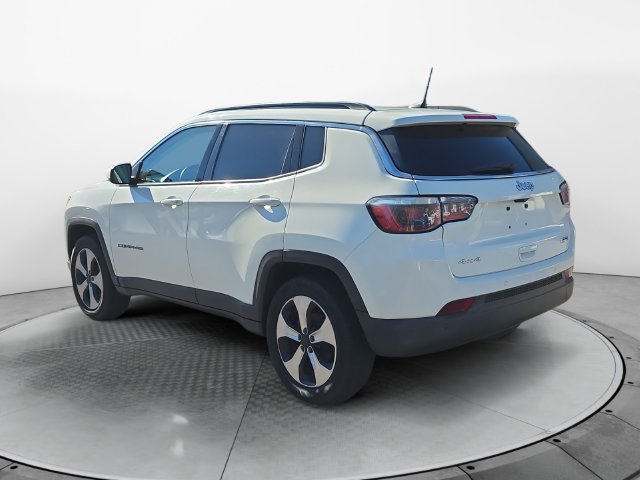 Used 2018 Jeep Compass Latitude w/ Popular Equipment Group AWD/4WD image 3