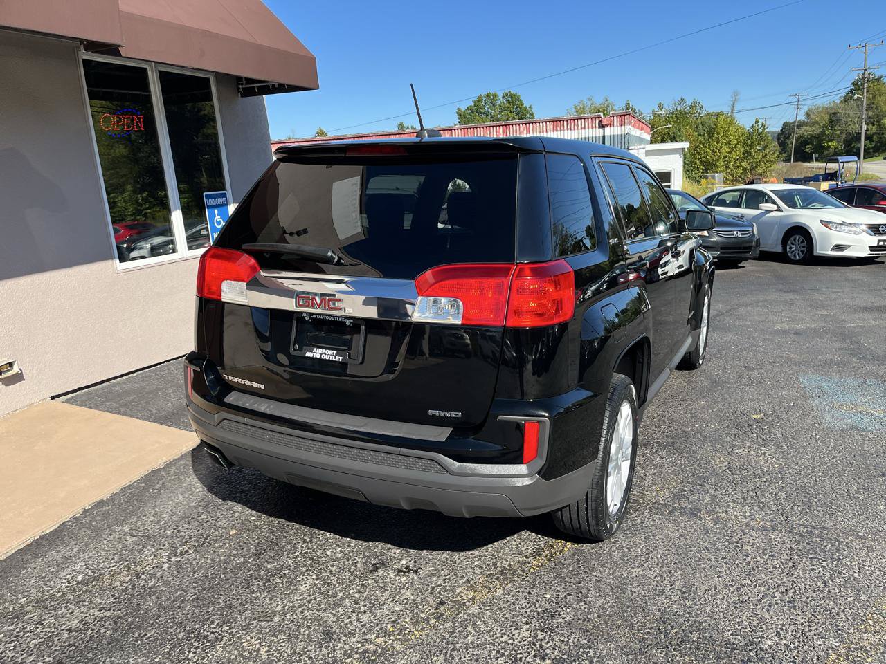Used 2017 GMC Terrain SLE AWD/4WD image 8