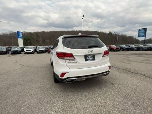 Used 2017 Hyundai Santa Fe SE image 2